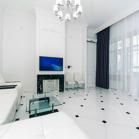 Vip Apartment Near Kreschatyk, 31А Pushkinska Street Kiev Esterno foto