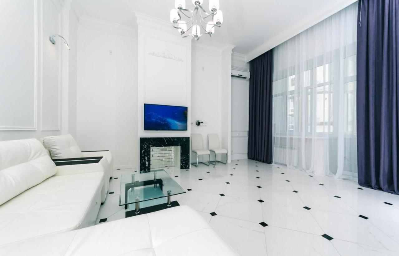 Vip Apartment Near Kreschatyk, 31А Pushkinska Street Kiev Esterno foto