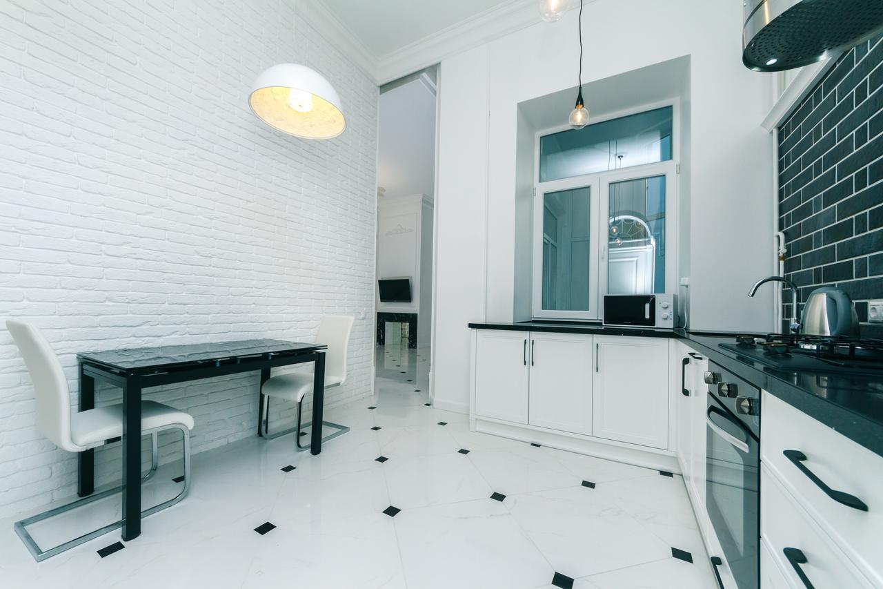 Vip Apartment Near Kreschatyk, 31А Pushkinska Street Kiev Esterno foto