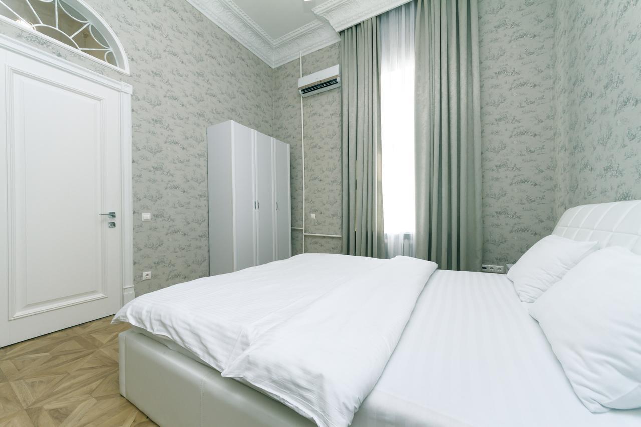 Vip Apartment Near Kreschatyk, 31А Pushkinska Street Kiev Esterno foto