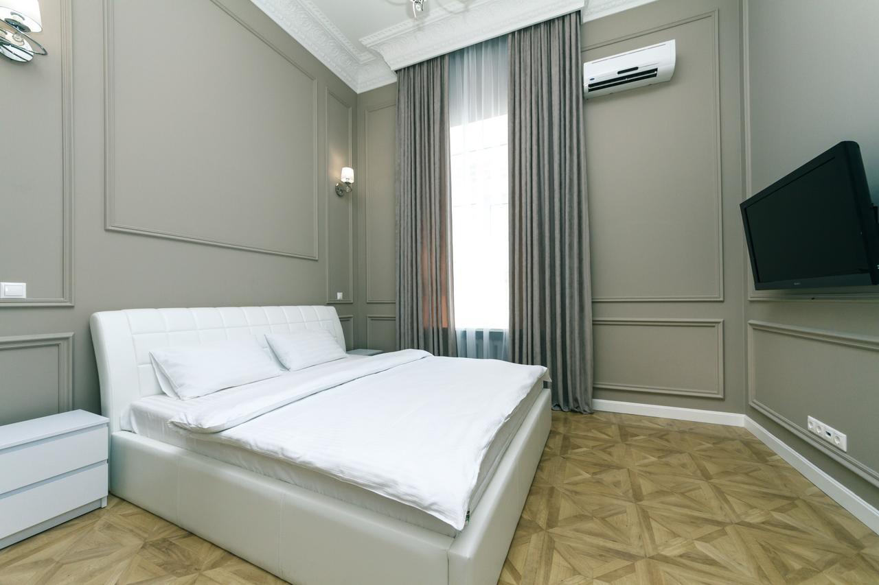 Vip Apartment Near Kreschatyk, 31А Pushkinska Street Kiev Esterno foto
