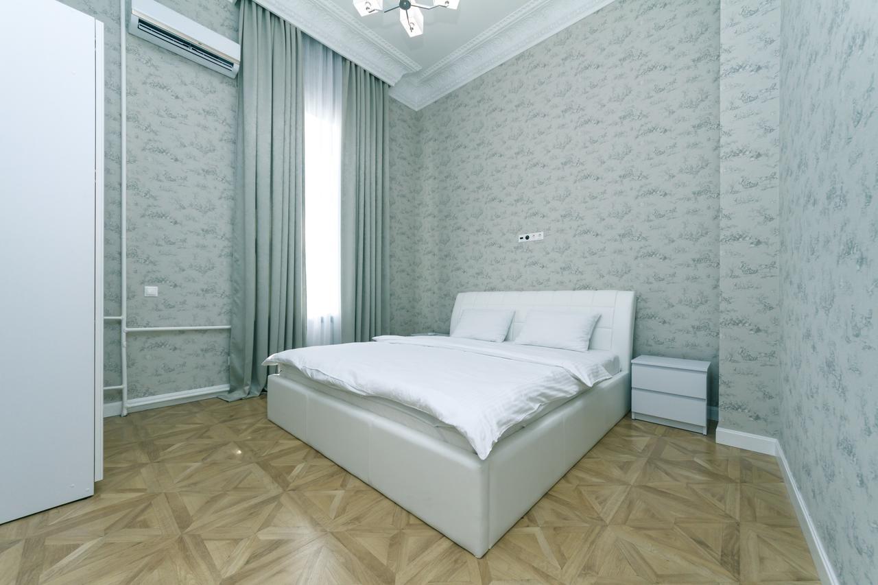 Vip Apartment Near Kreschatyk, 31А Pushkinska Street Kiev Esterno foto