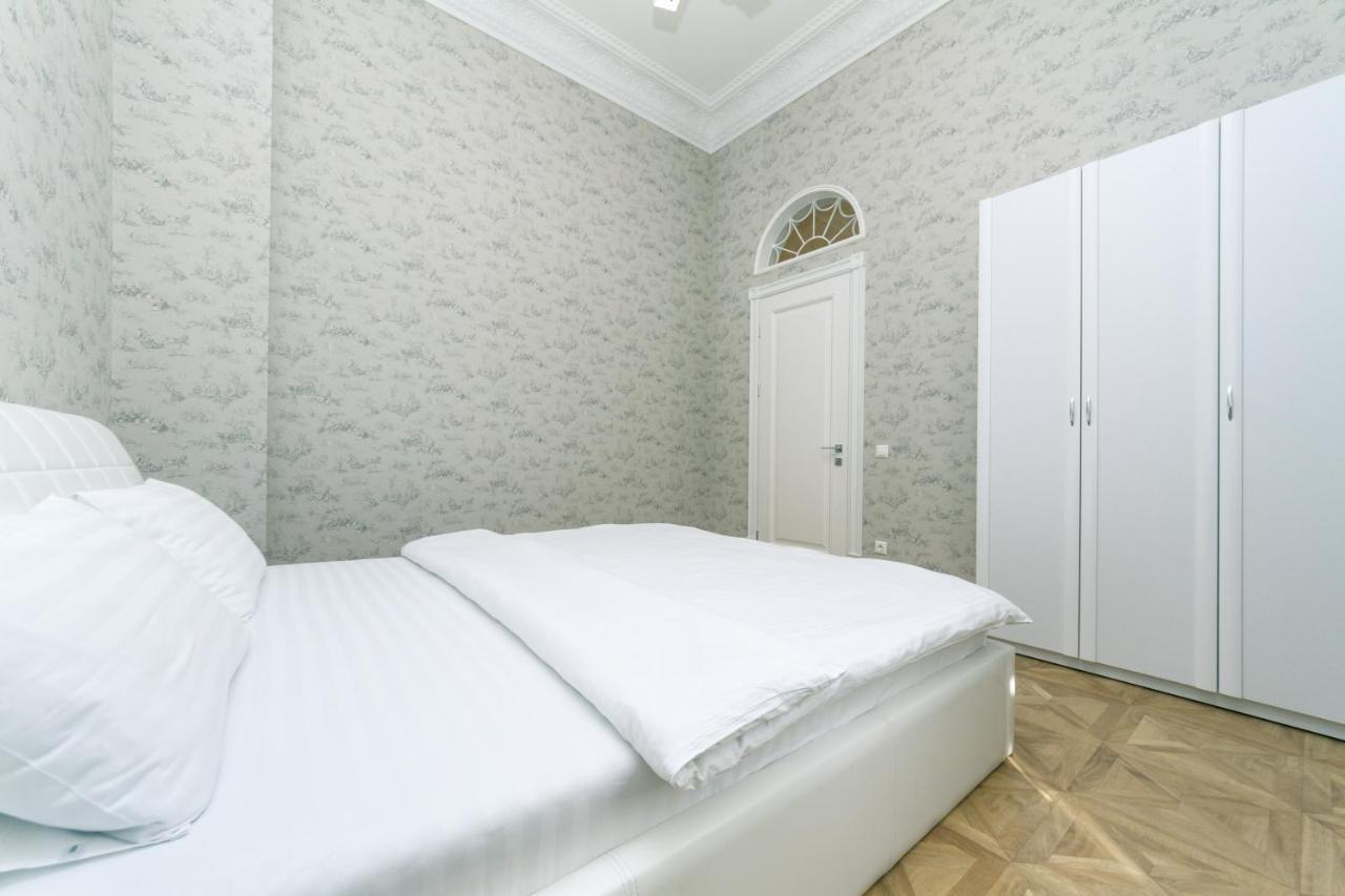 Vip Apartment Near Kreschatyk, 31А Pushkinska Street Kiev Esterno foto
