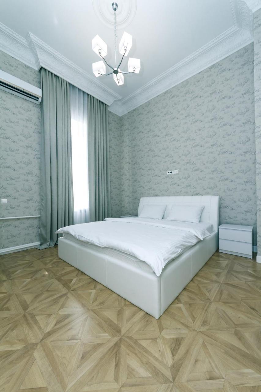 Vip Apartment Near Kreschatyk, 31А Pushkinska Street Kiev Esterno foto