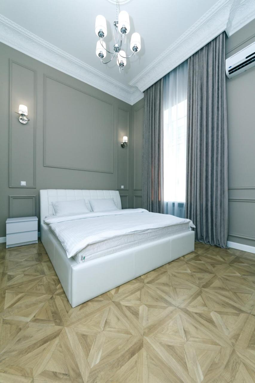 Vip Apartment Near Kreschatyk, 31А Pushkinska Street Kiev Esterno foto