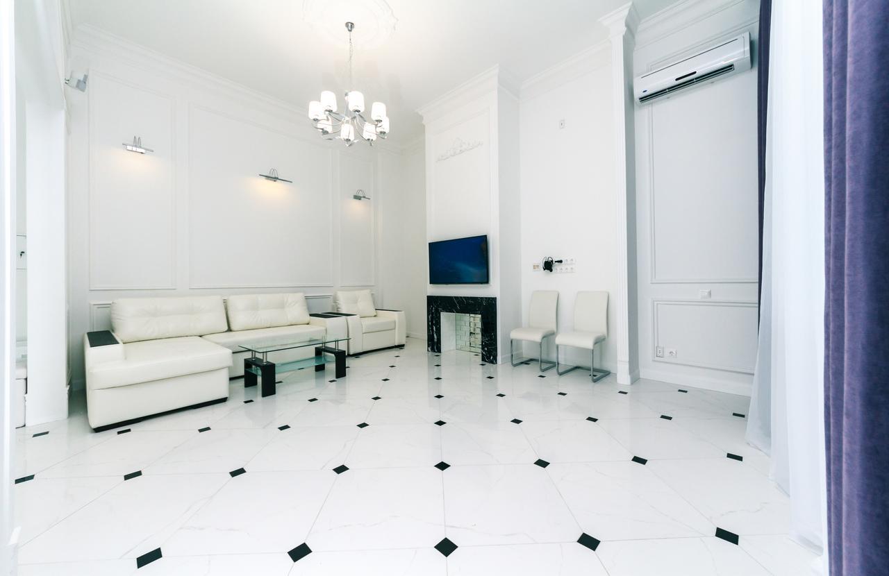 Vip Apartment Near Kreschatyk, 31А Pushkinska Street Kiev Esterno foto
