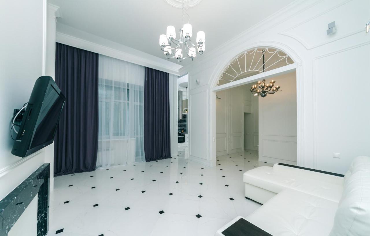 Vip Apartment Near Kreschatyk, 31А Pushkinska Street Kiev Esterno foto